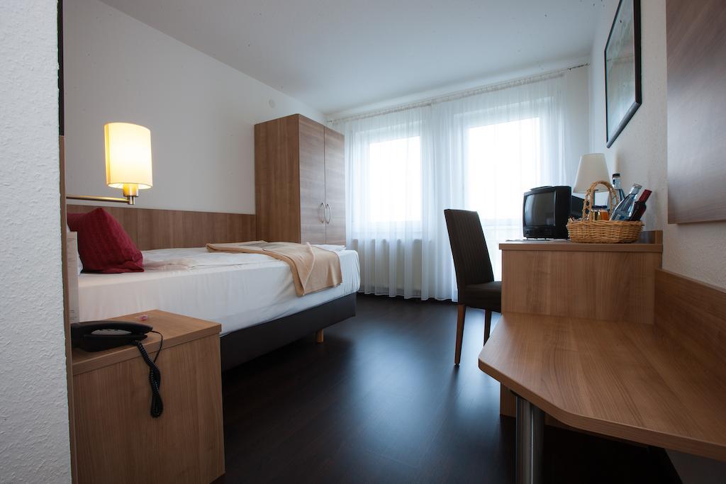 Centro Hotel U-No1, Trademark Collection By Wyndham Großbettlingen Eksteriør bilde